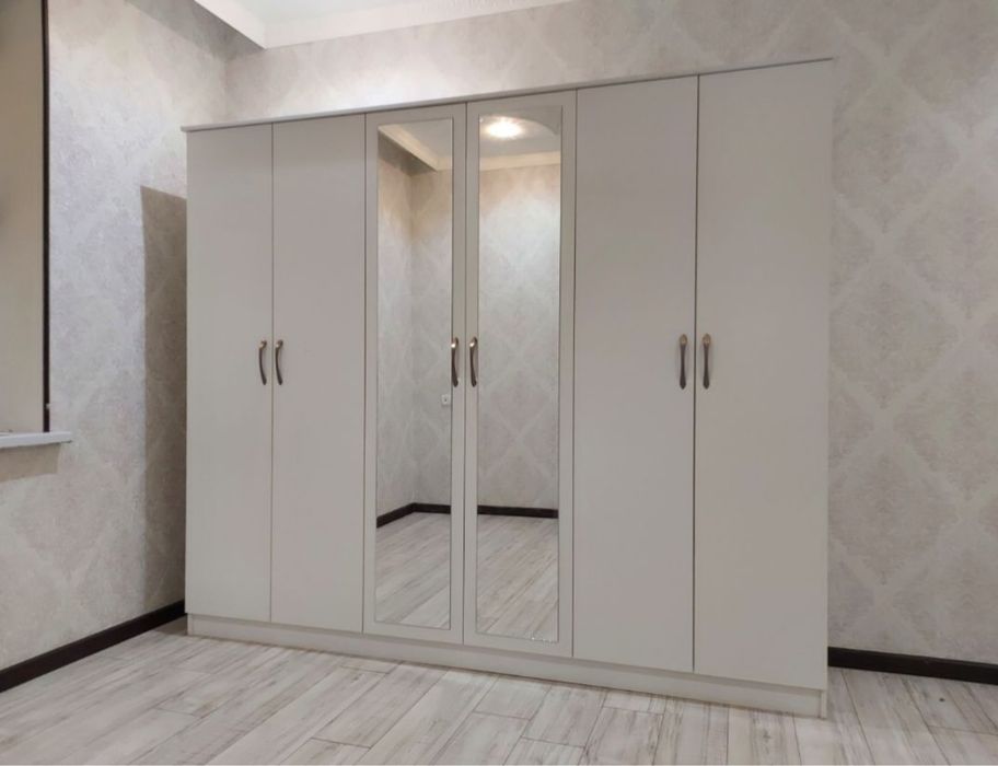 Продам распашной шкаф