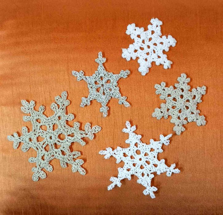 Нежни атрактивни снежинки -ръчна изработка