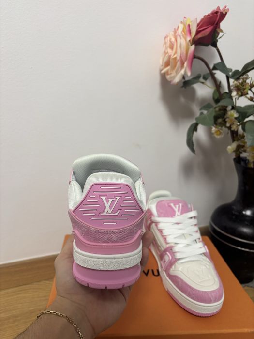 Lv trainers pink