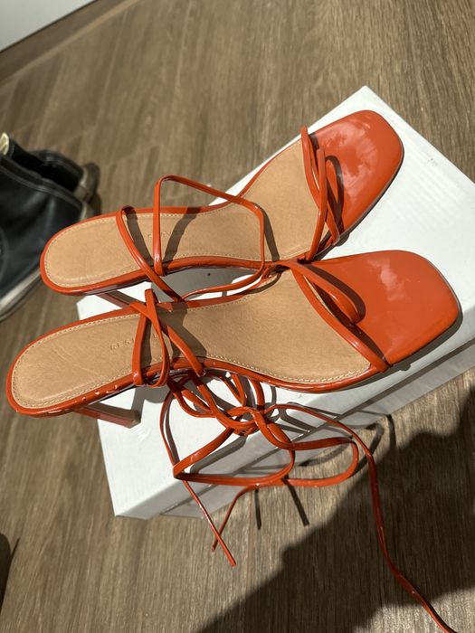Оранжеви обувки на ток, с връзки