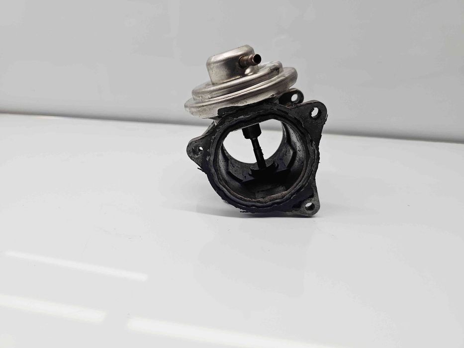 Supapa EGR Volkswagen Passat B6 (3C2) [Fabr 2005-2010] 038129637D 2.0