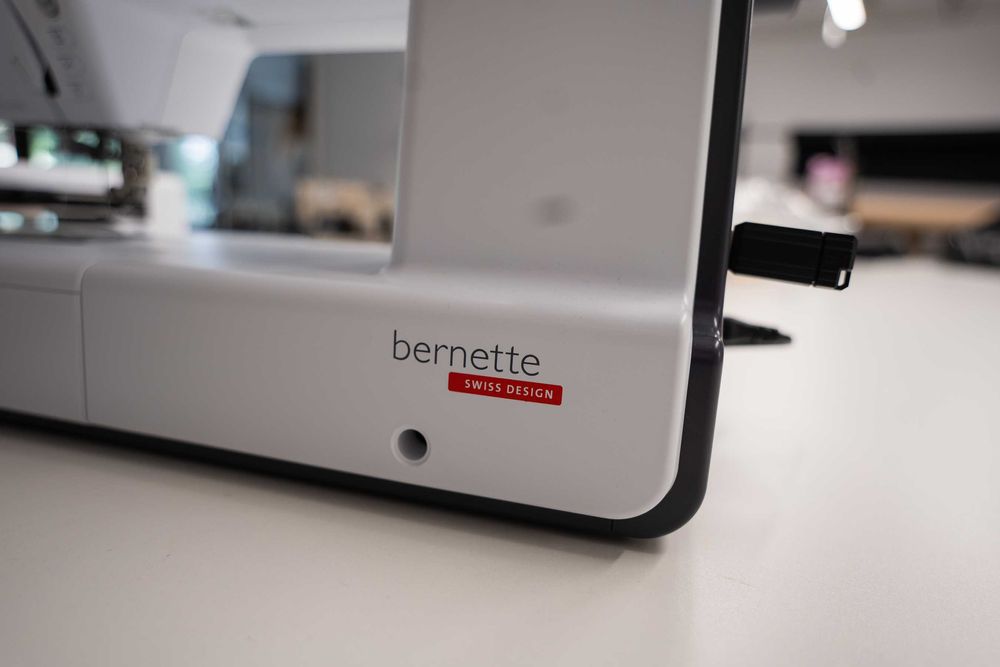 Masina de brodat brother bernette deco b70