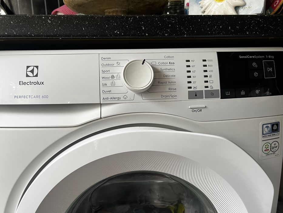 Electrolux PerfectCare 600 – пералня, почти нова.