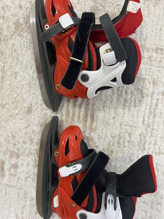 Детские коньки (две пары в наличии. Размер 31-34.