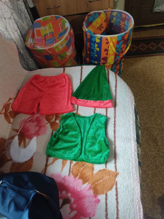 Продам новогодний костюм гномика, абсолютно новый. Не разу не одевали.