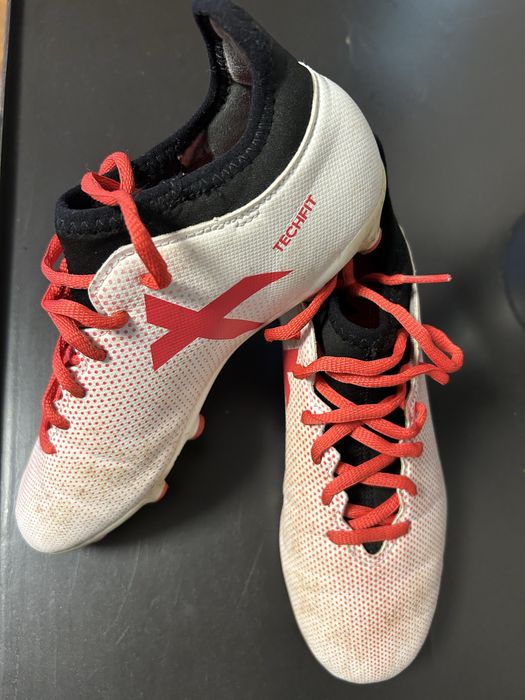 Детски футболни обувки