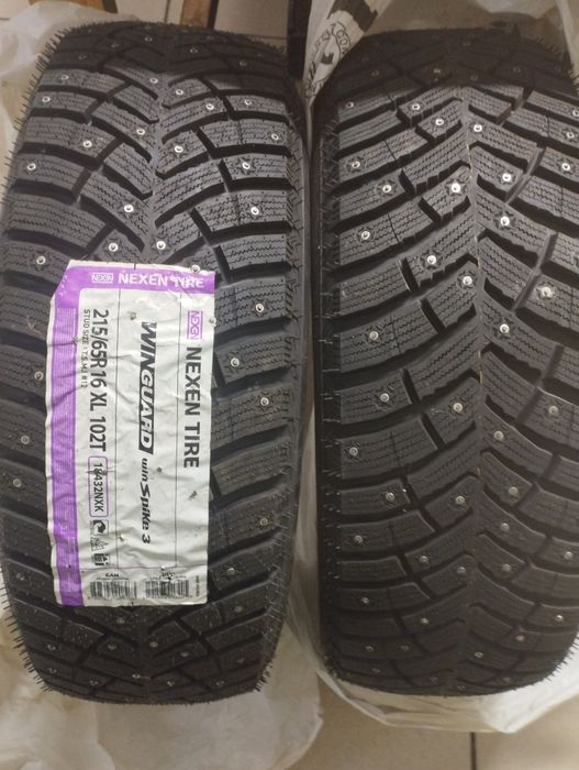 Продам новых два баллона зимней шипованной резина 215/65/16. Без торга