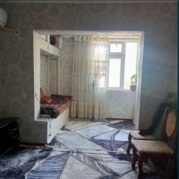 Срочно Яккасарай Саламатина 1в2/4/4 ремонт средний мебелья нет !