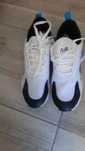 Продамам чисто нови маратонки Nike Air номер 8,5/42