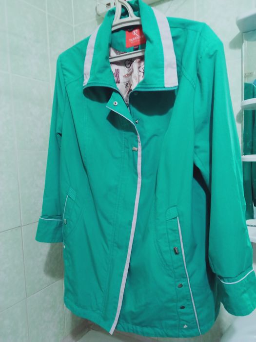 Продам женские куртки