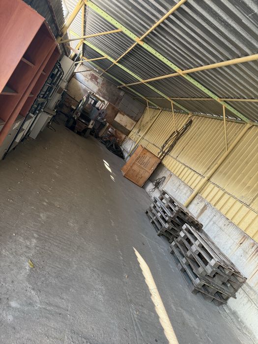 Склад 250 кв.м свободна зона русе.Става и за автосервиз