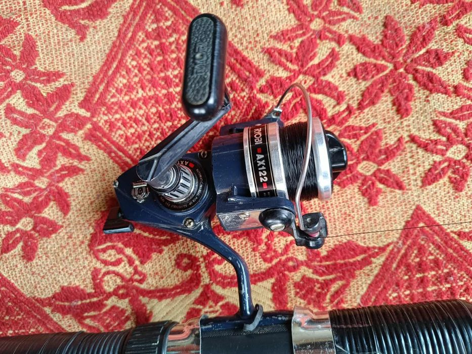 Продавам Рибарски въдици и Макари