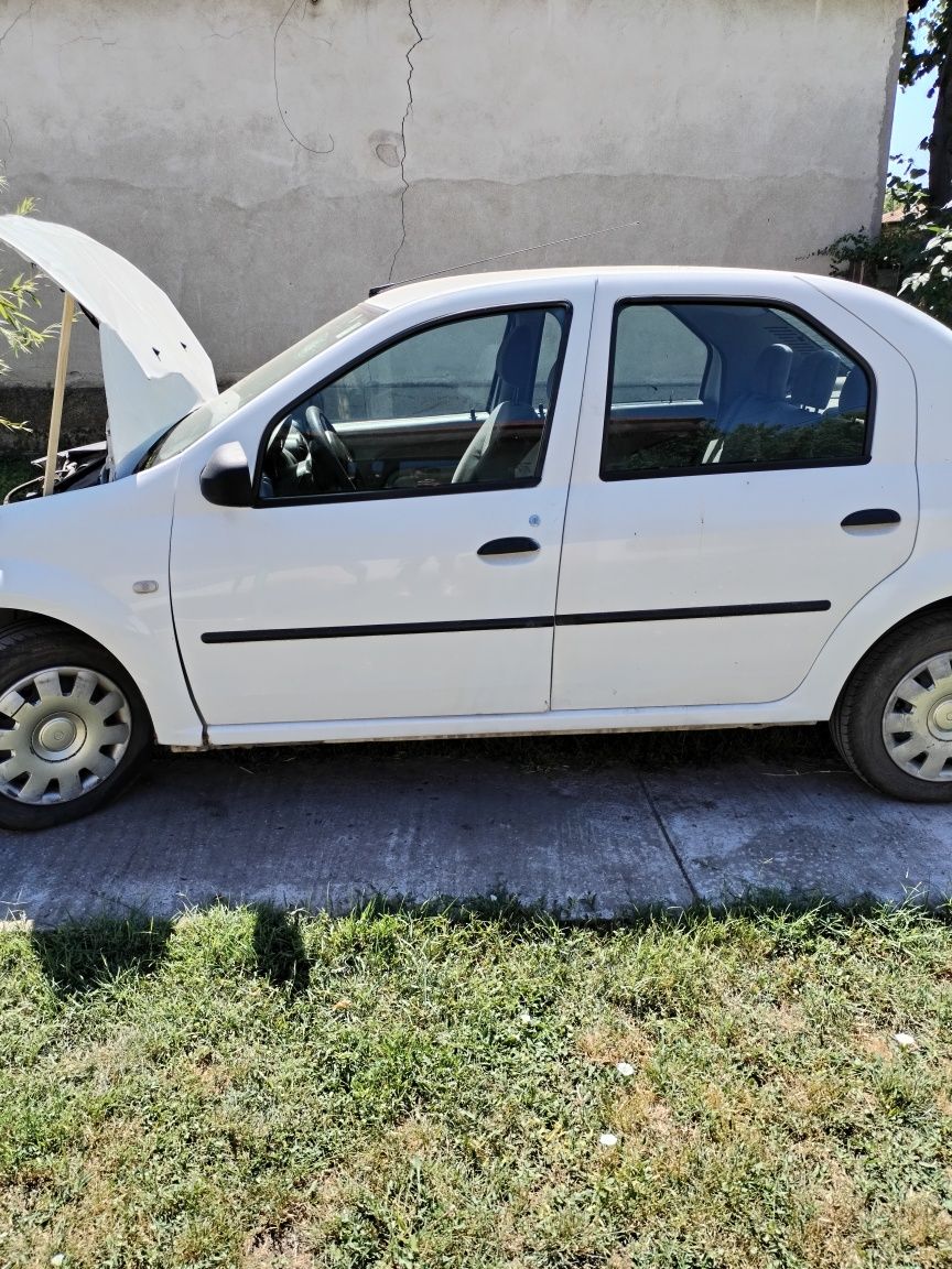 Dezmembrez Dacia Logan