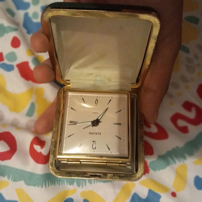 Vând ceasuri mecanice