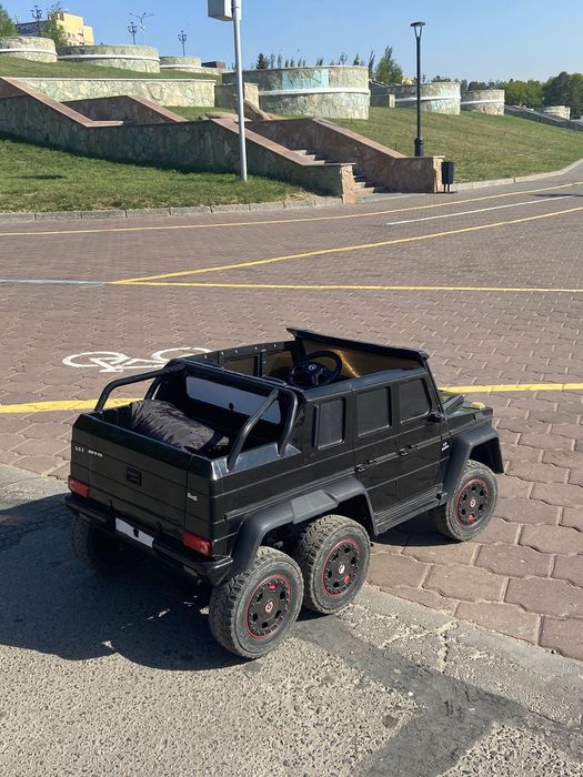 детский электромобиль Mercedes - Benz G63 AMG 6x6 черный детские машин