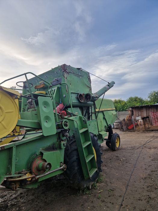 Vând combina JOHN DEERE