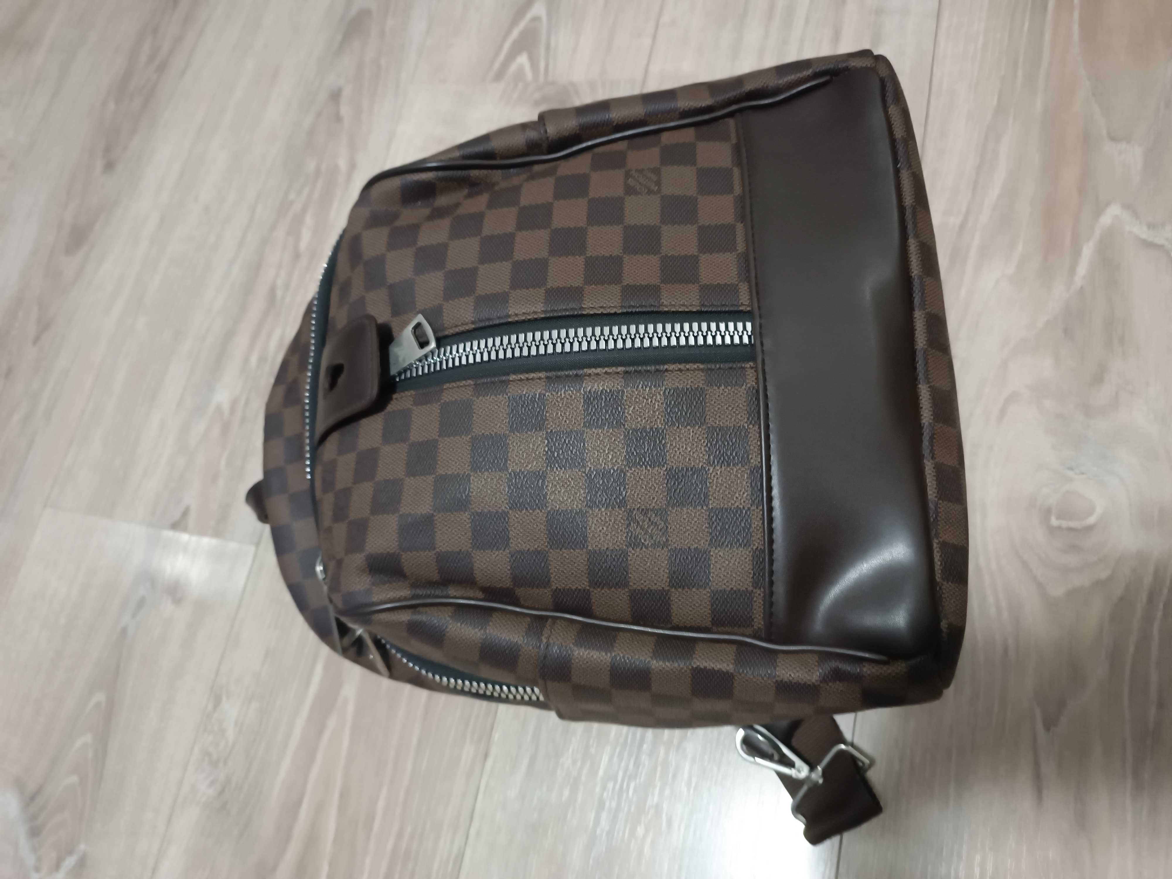 Раничка чантичка клъч Louis Vuitton Лои Вютон