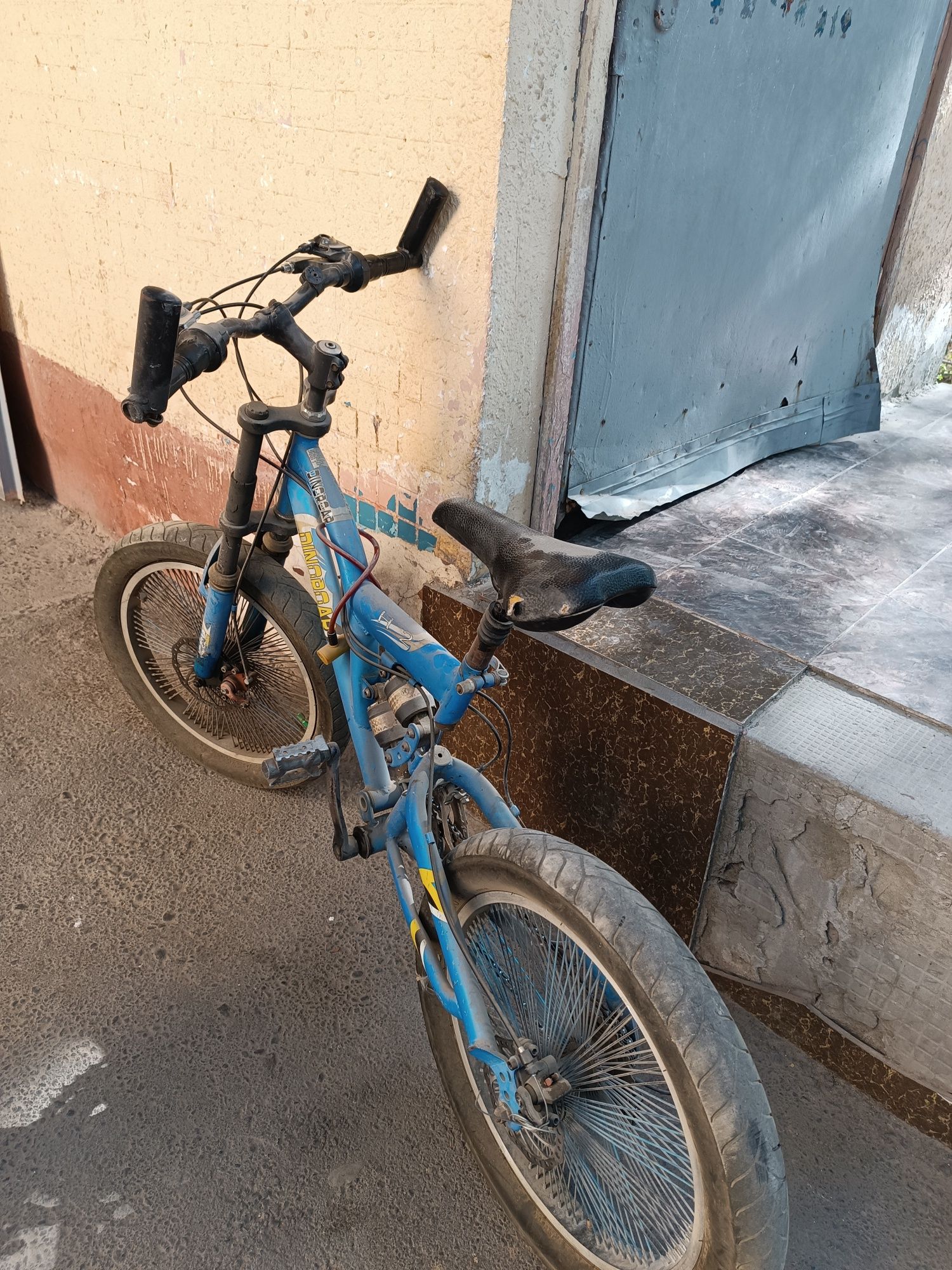 Velosiped sotladi