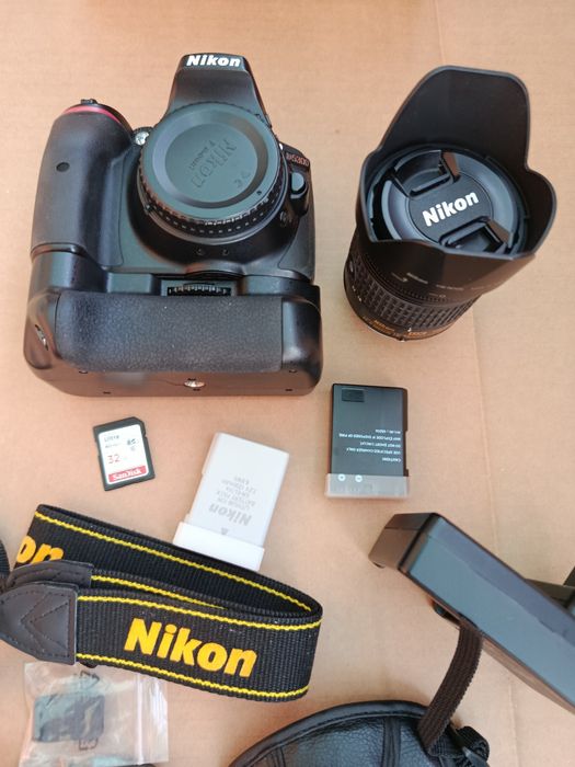 Nikon D5300 + obiectiv 18-55 + multipack grip