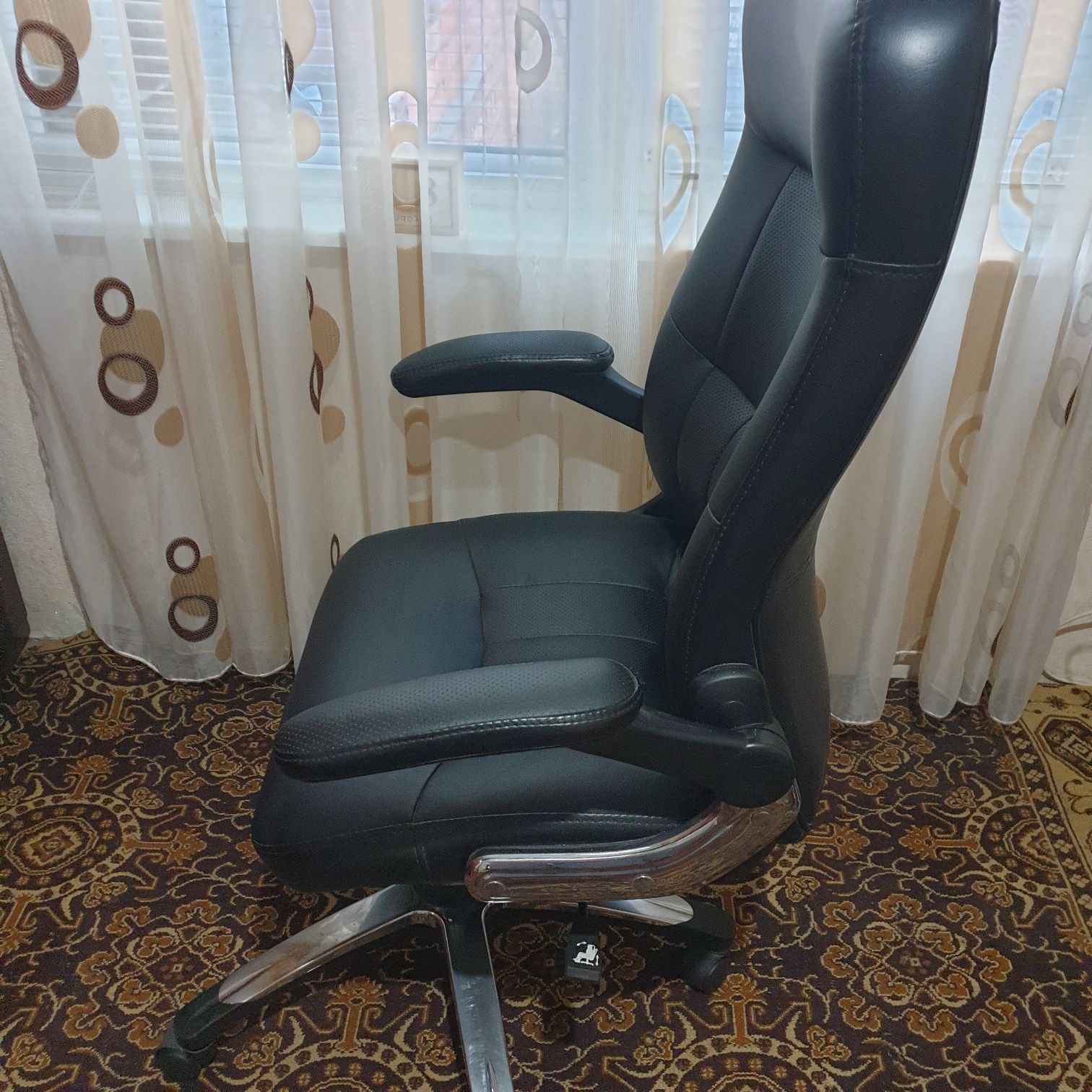 Въртящ Офис Стол