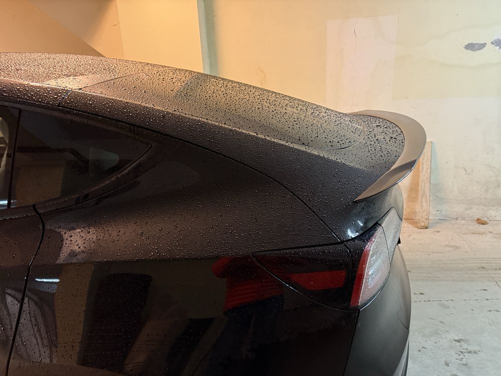 Лип спойлер за Tesla Model Y 2020-2024
