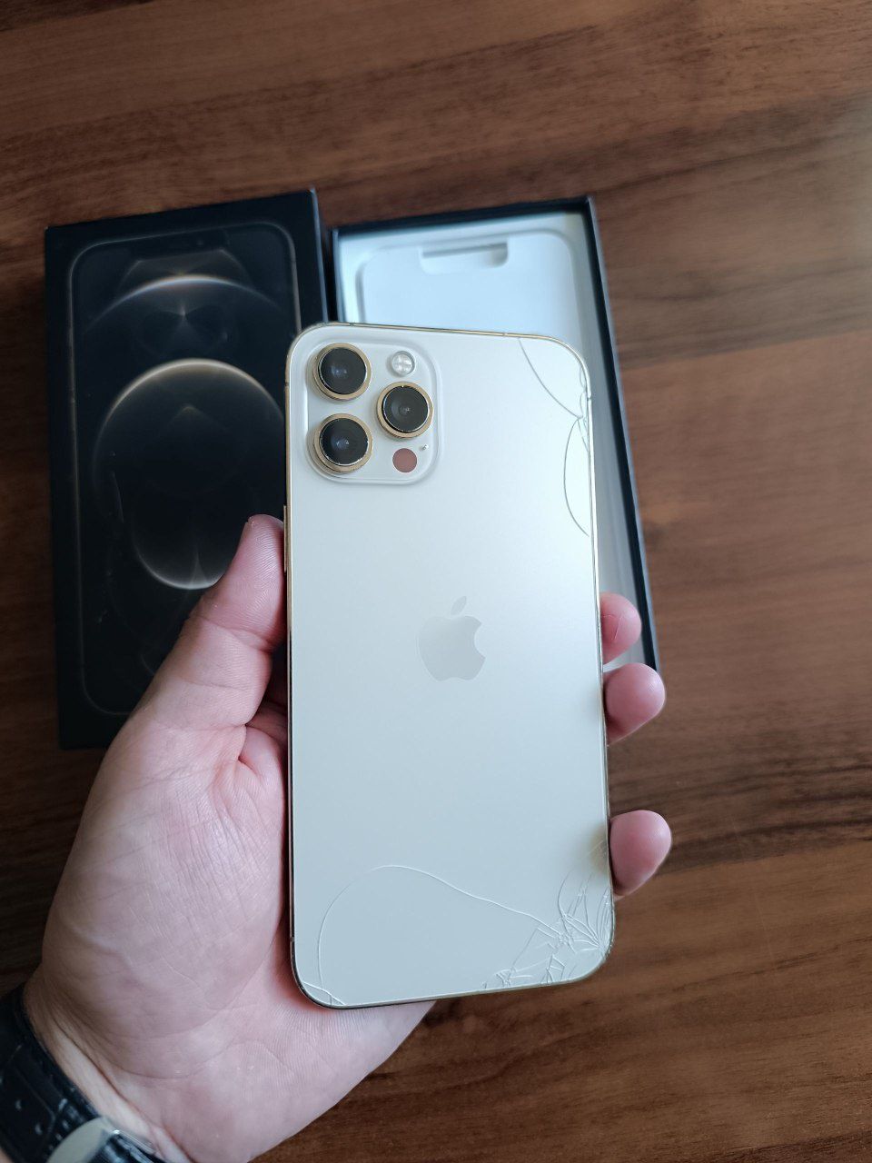 Iphone 12 pro max ochilmagan 

Hamma narsasi bor 

Tru ton bor 

Face