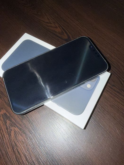 Vand iphone 13 in stare buna