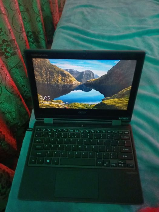 Vand laptop acer travelmate b3 impecabil