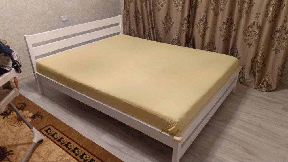 Кровать большая - дерево