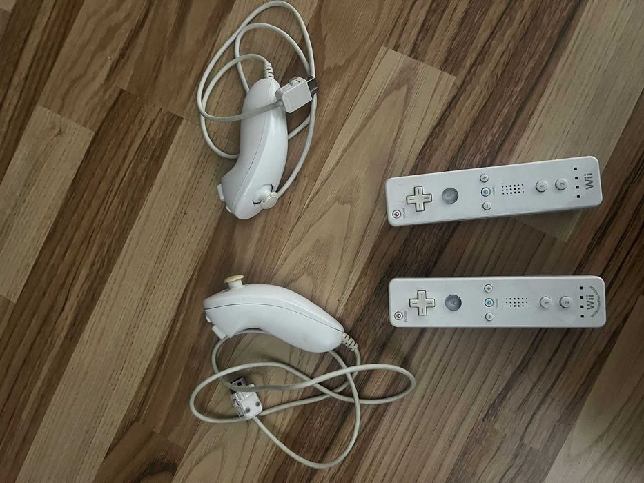 Consola Wii + 2 manete + nunchuk-uri