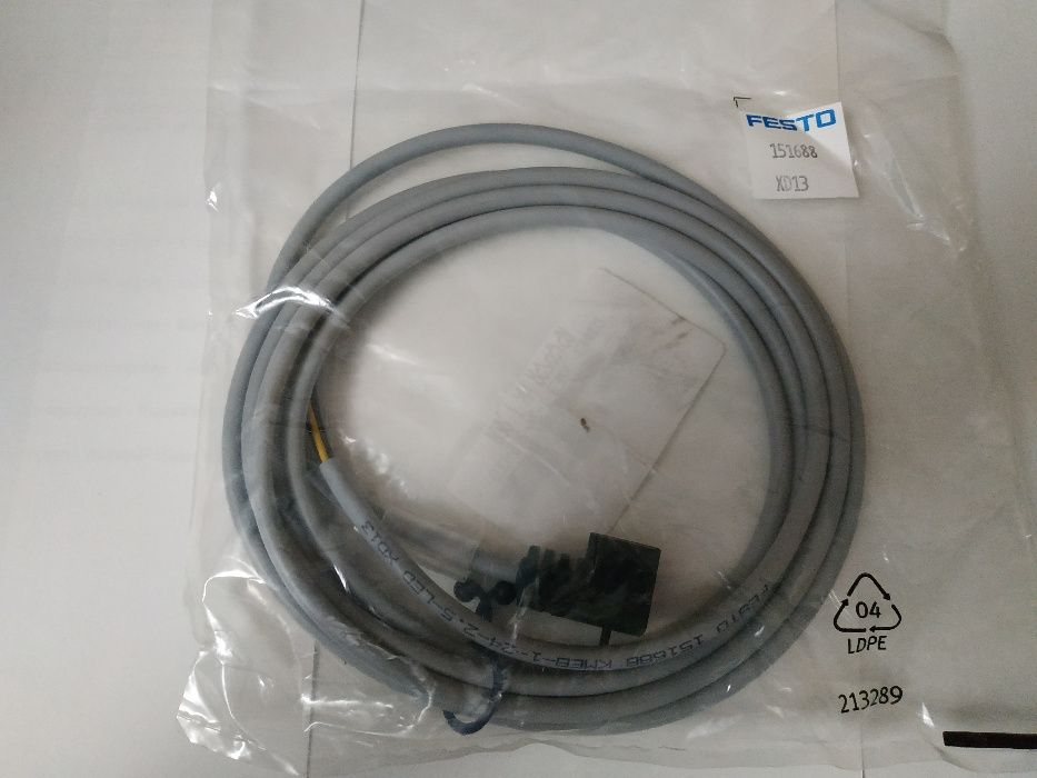 Штекерная розетка с кабелем FESTO KMEB-1-24-2,5-LED