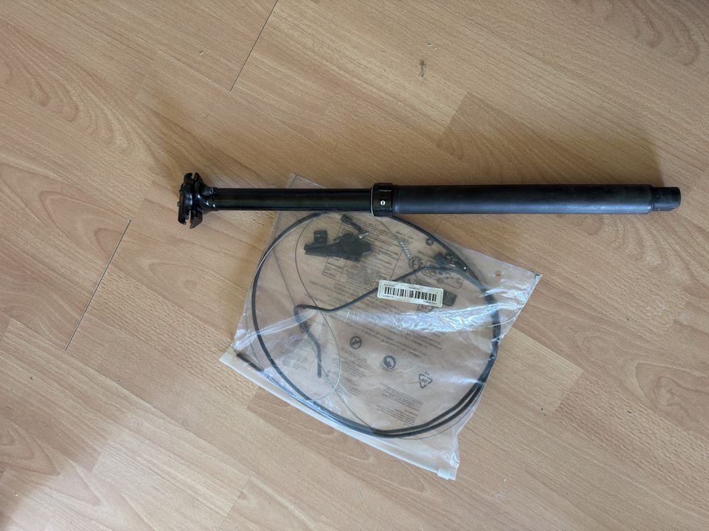 Вилка Suntour XCR, грипове Ergon, дропър, спирачка SRAM DB8