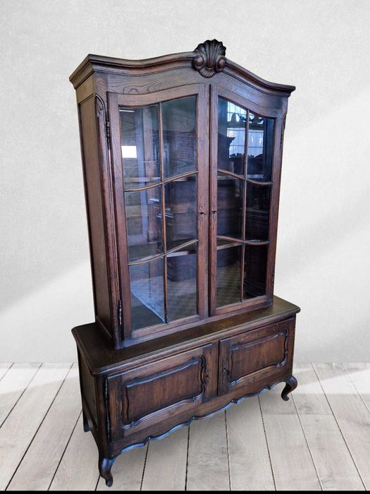 Масивна дъбова витрина в стил "ЛУИ XV"