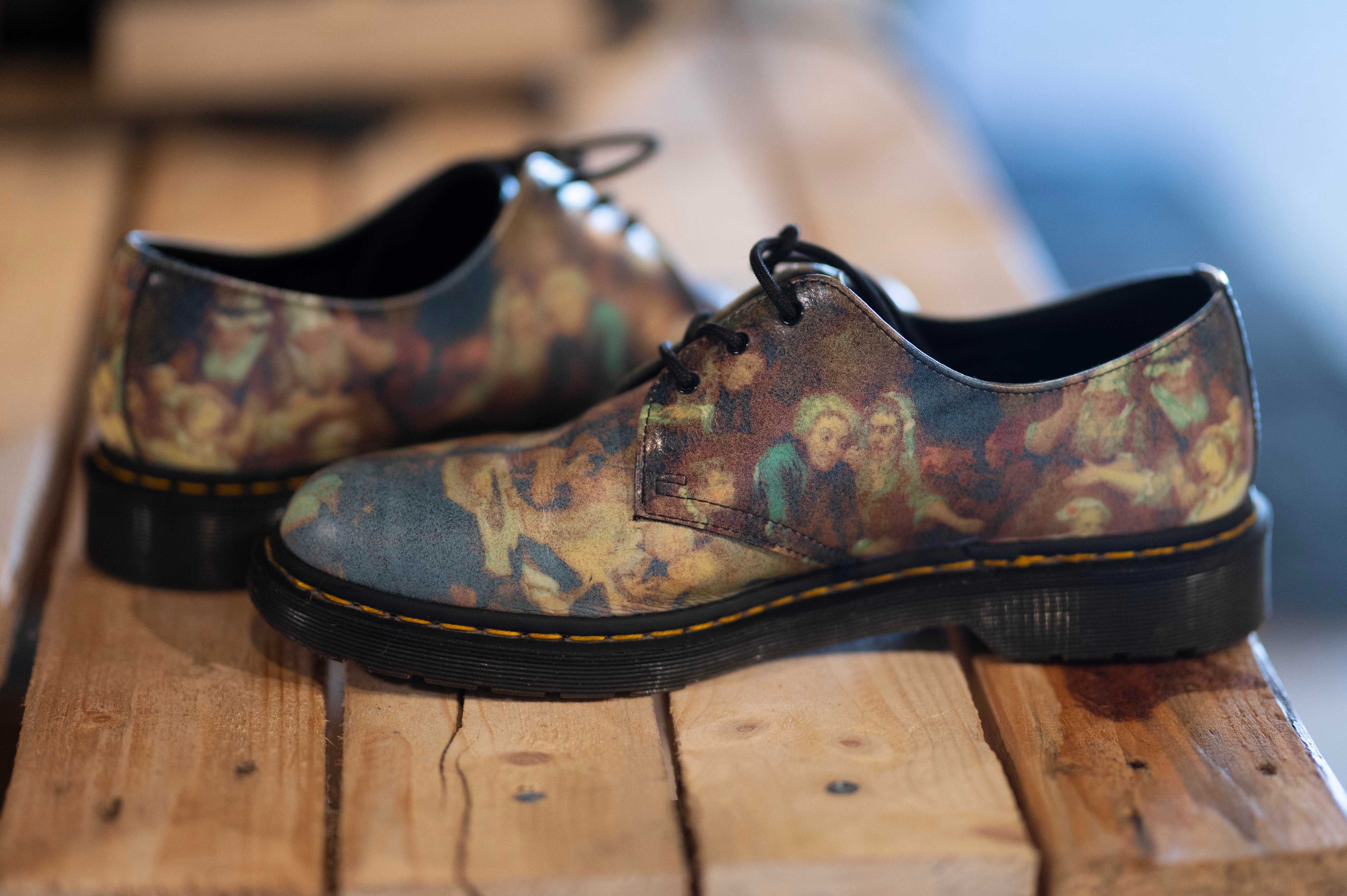 Pantofi Dr. Martens x William Hogarth - marimea 45