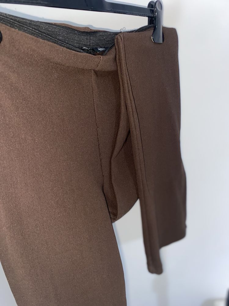 Pantaloni evazati