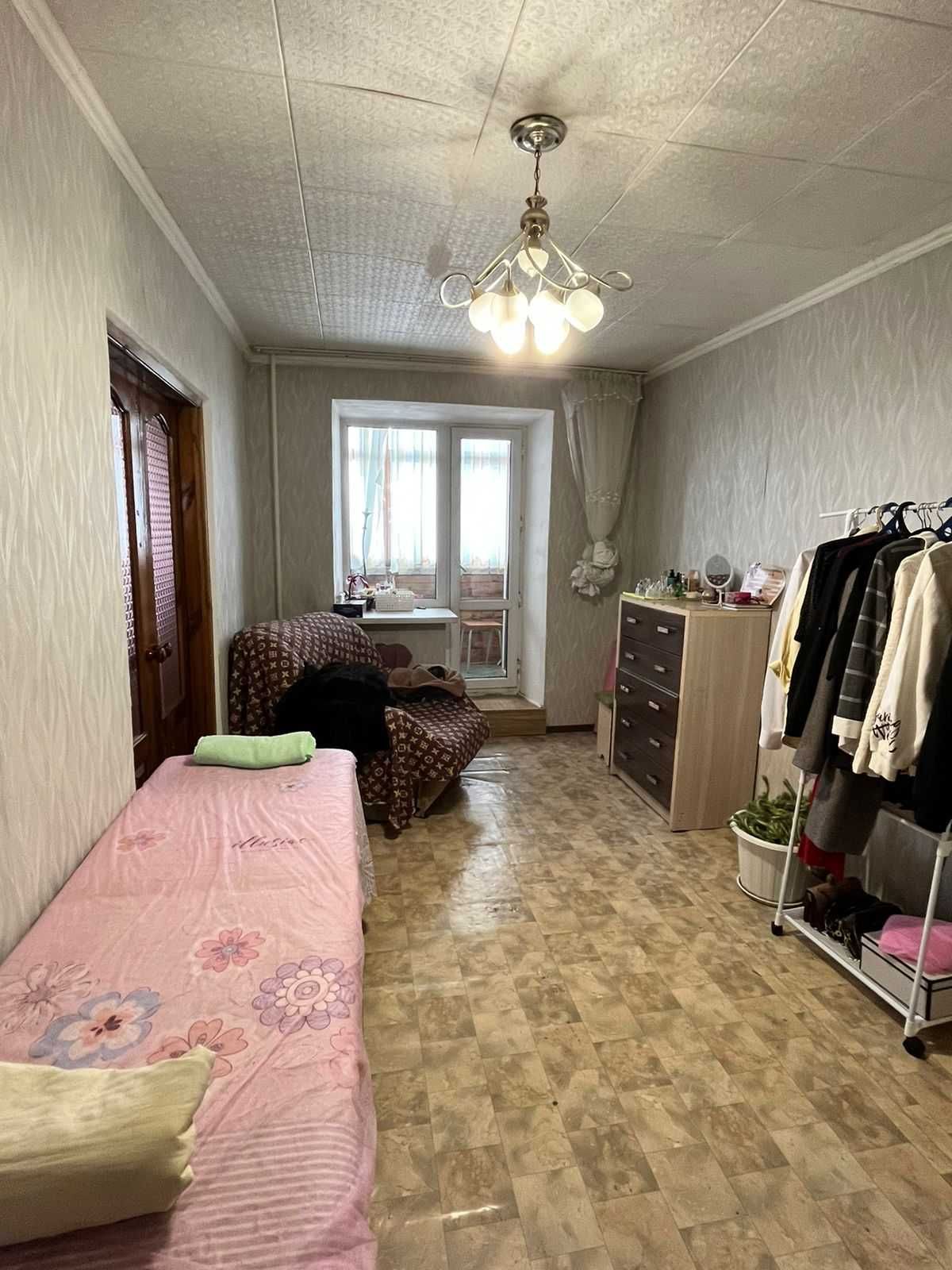 Продам квартиру улучшенной планировки ( ул.Крылова 44 )