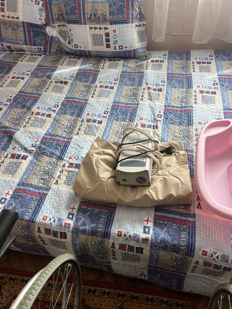 Scaun cu rotile, scaun cu wc camera , saltea antiescare , tava de spal