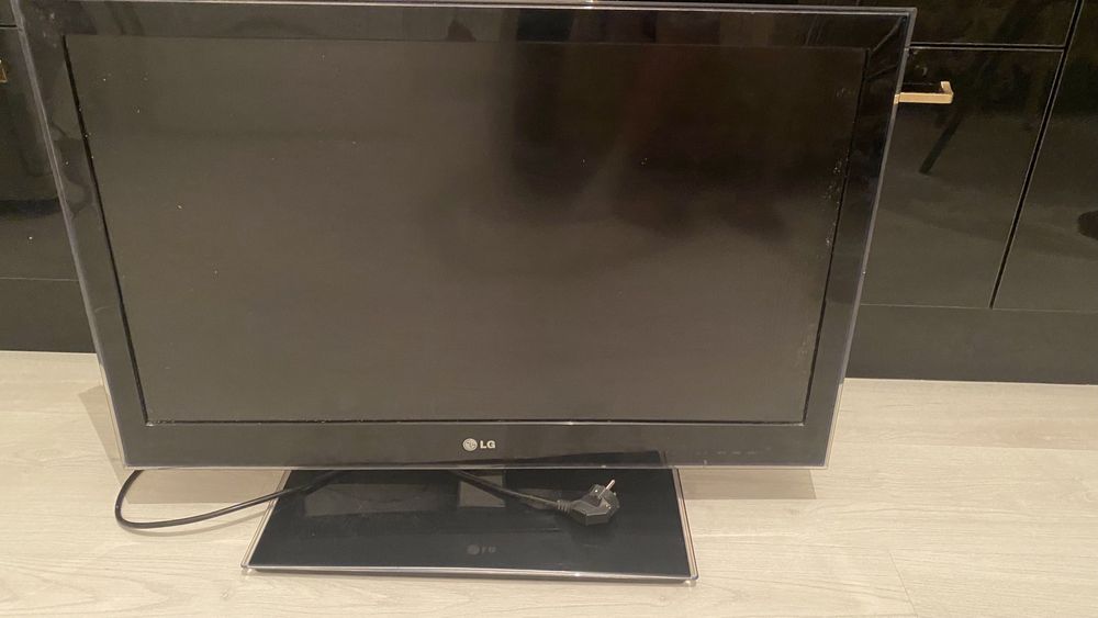 Продам телевизор LG. На запчасти