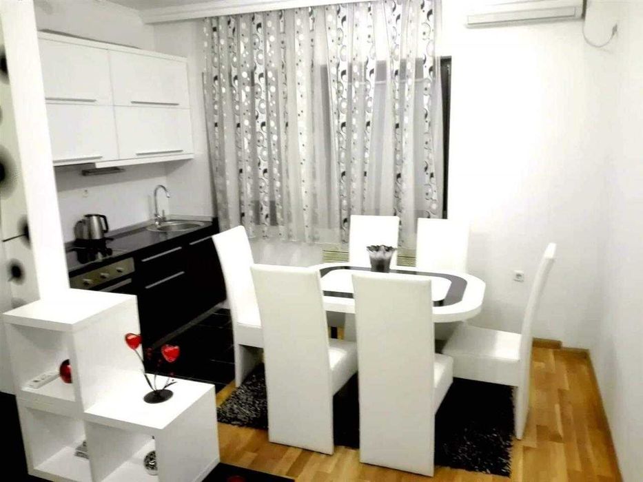 Дава се под наем Двустаен апартамент в Пловдив, Център - 65 кв.м за 265.2 € - Снимка #2