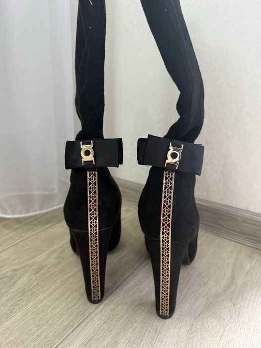 Продам демисезонные сапоги на каблуке