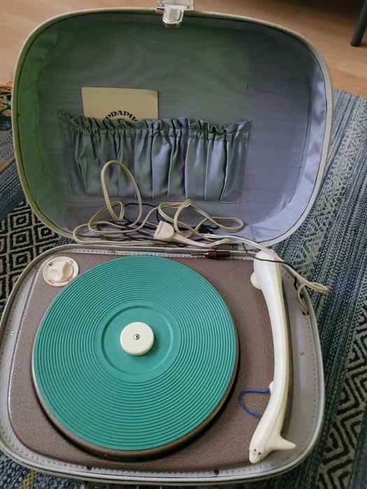 Aparat  radio vechi,magnetofon,pick up