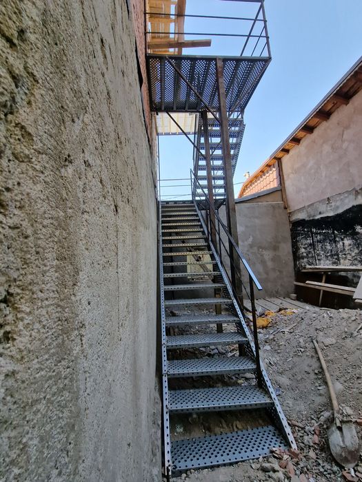 Scari metalice galvanizate