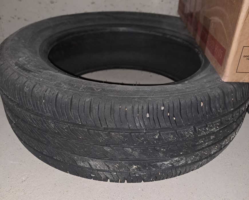 Покрышка 1 штук в хорошем состояние