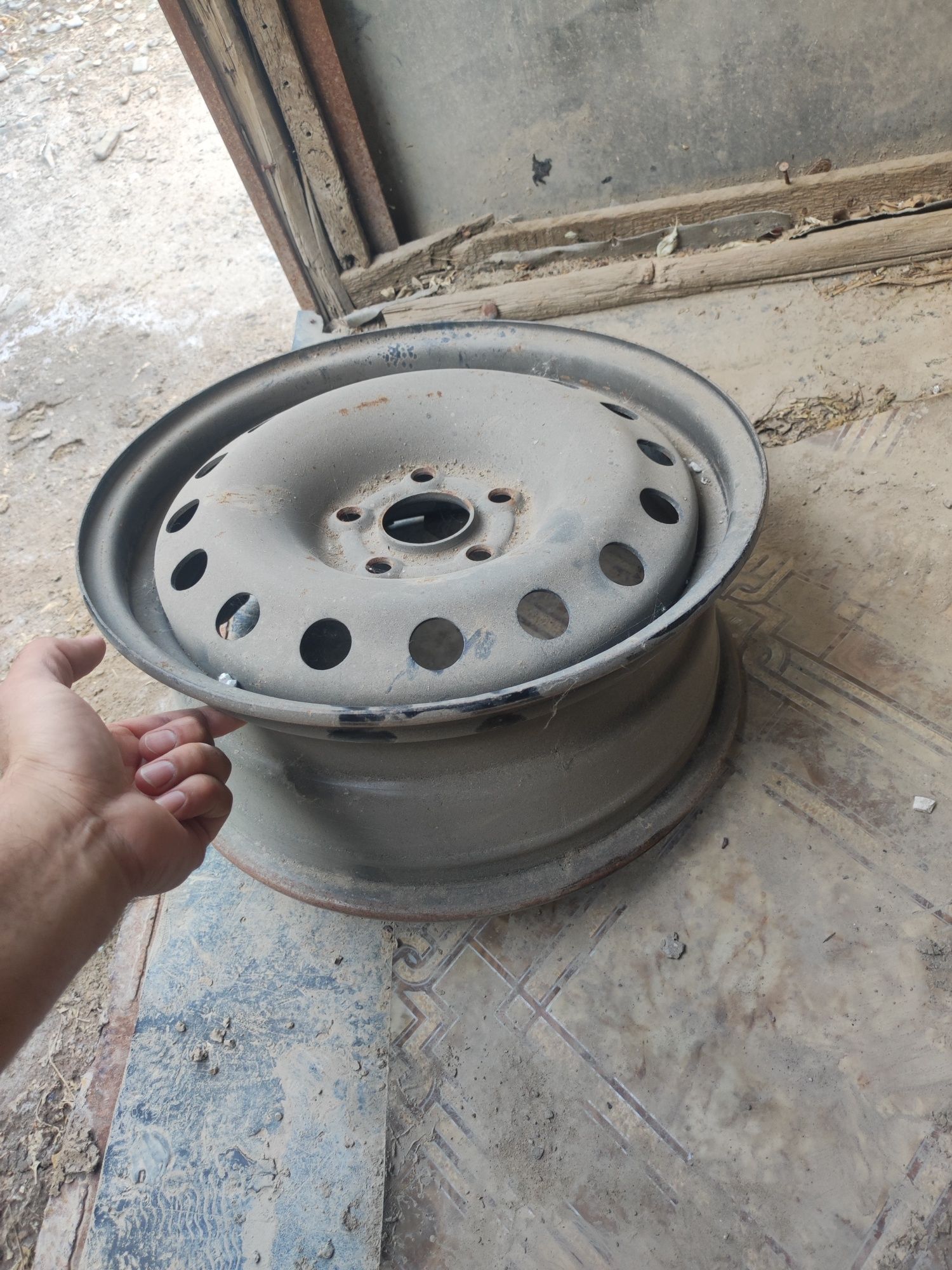 Продам штамповки диски 4 штук  R 15  разболтовка 5-105