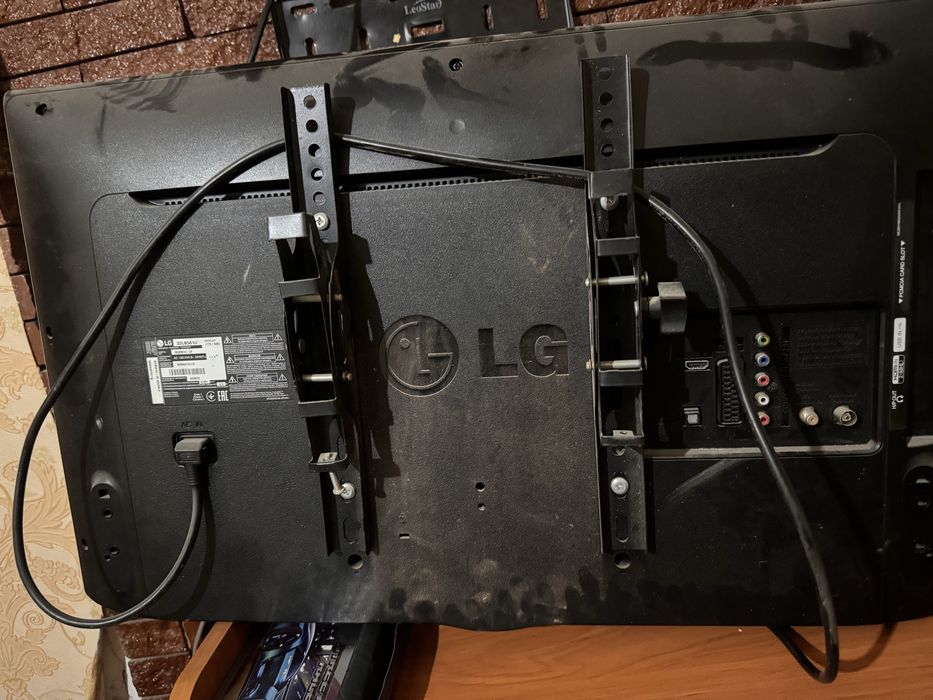Продам Телевизор LG 32