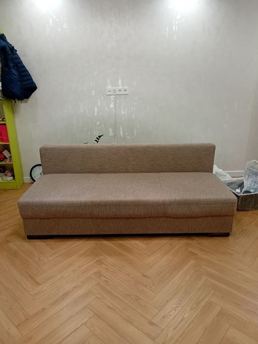 Продаю  диван в отличном состояний!