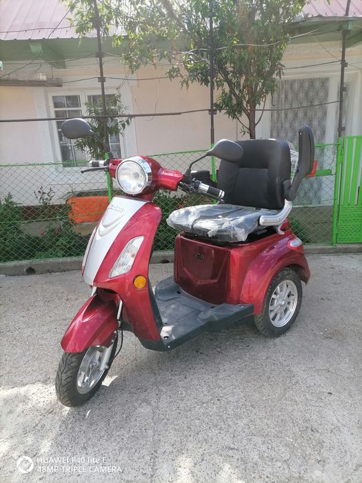 Vând scuter electric bătrâni
