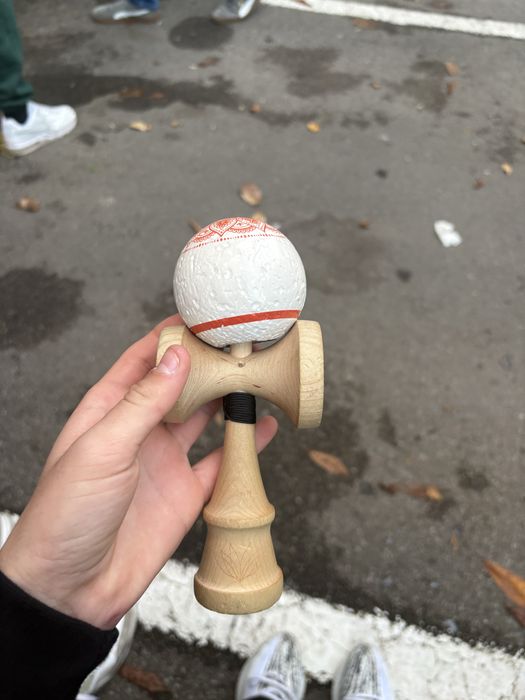 Kendama lotus noua