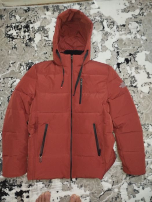 North Face kurtka yangi
