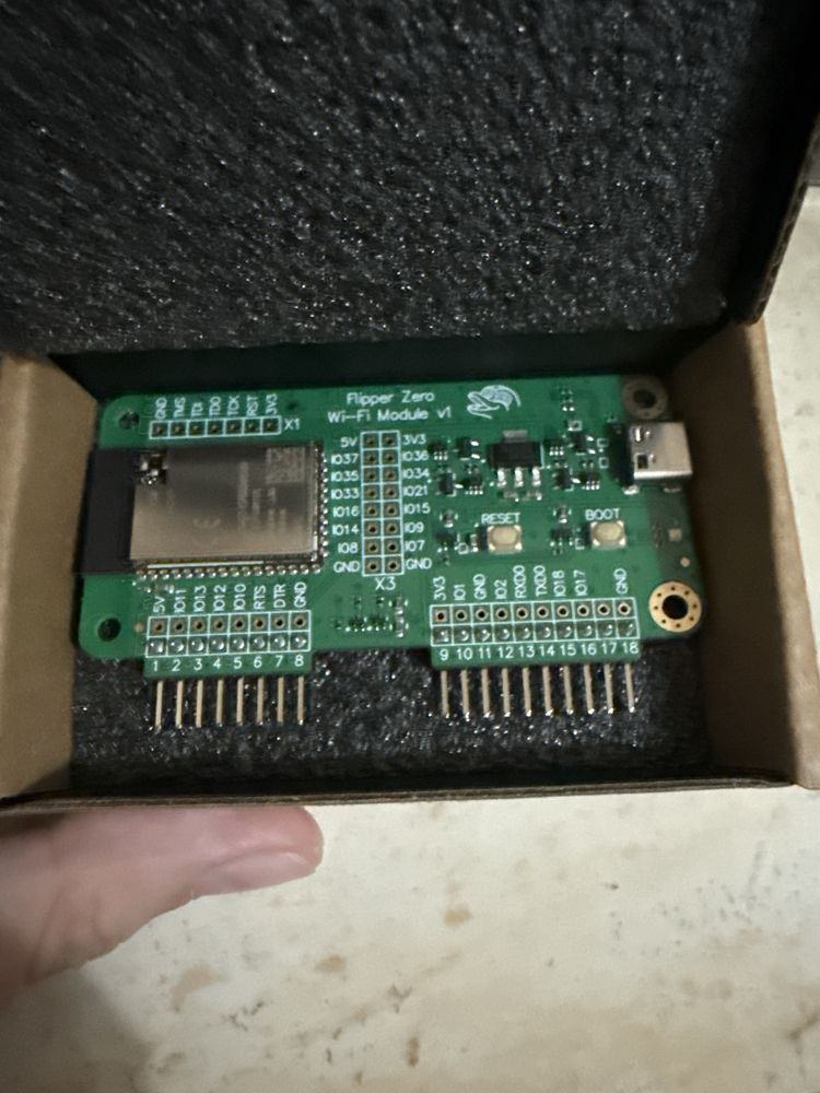 Flipper Zero cu placa WI-FI
